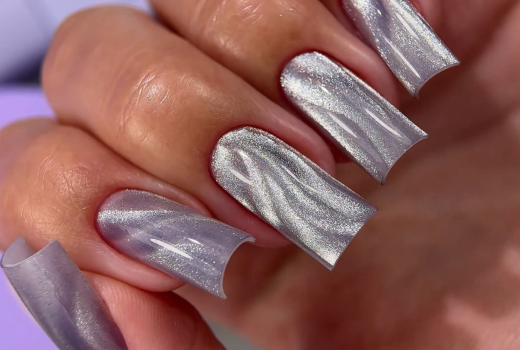 Гел лак DNKa „Котешко око“ – магнитен ефект за модерен маникюр