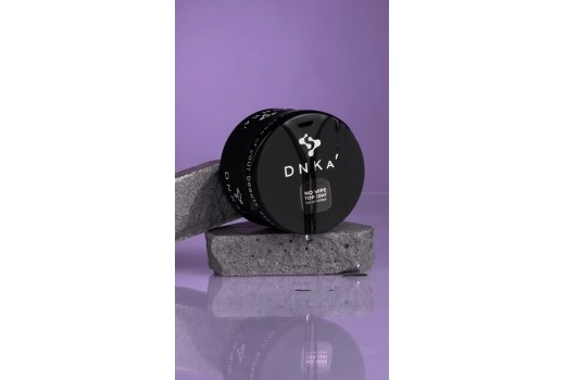 Идеалната база за нокти: как да изберем и нанесем за максимална издръжливост.