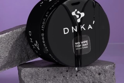 Идеалната база за нокти: как да изберем и нанесем за максимална издръжливост.