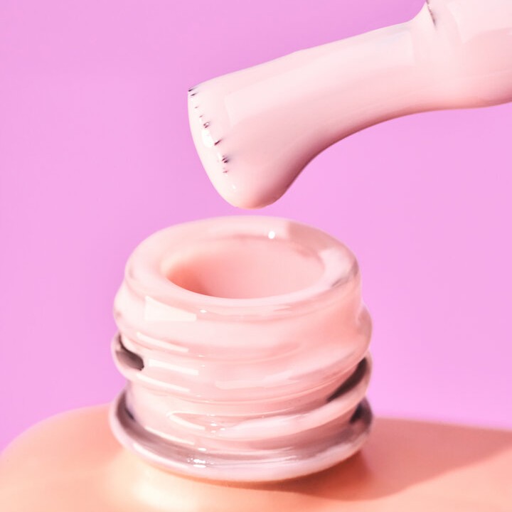 Цветна каучукова основа DNKa 0036 Elegant 30 мл. Цветна каучукова основа DNKa 0036 Elegant 30 мл.