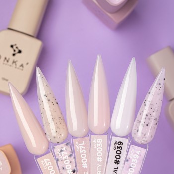 Цветна каучукова основа DNKa 0039A Different 30 мл.